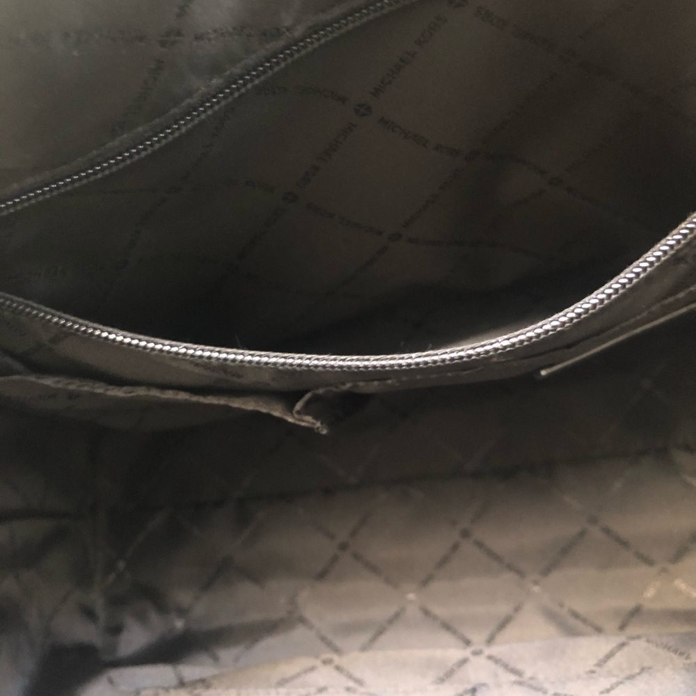 Michael Kors bag. Used once. Basically brand new. - Picture 5 of 6